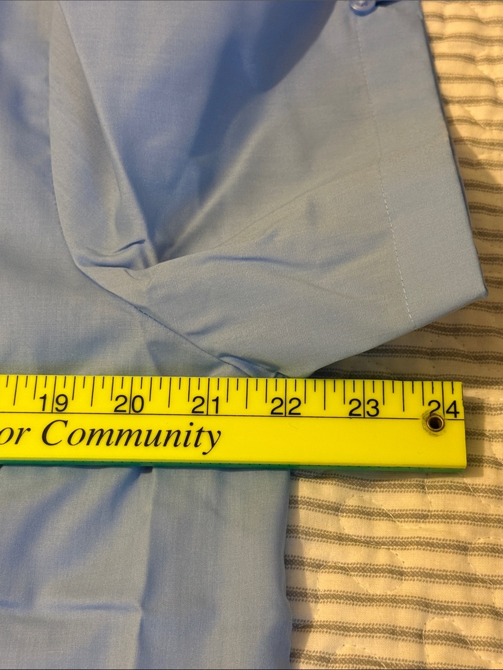 2 Wmn’s Foxcroft Short-Sleeve Blouses in Light Blue and Light Green - Picture 9 of 10